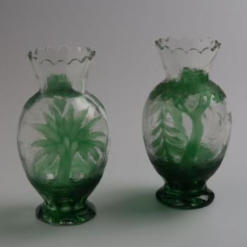 Zwei Vasen - klares Glas, grünes Glas - 1925 Zwei Vasen - klares Glas, grünes Glas - 1925
