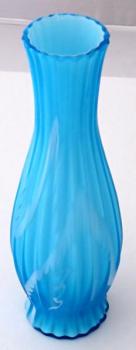 Hellblaue und weiße Vase mit Flöten Hellblaue und weiße Vase mit Flöten