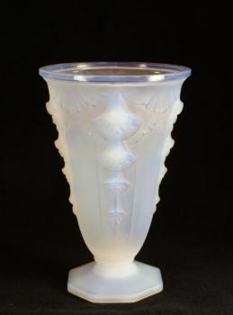 Vase - Opalglas, Pressglas - 1930